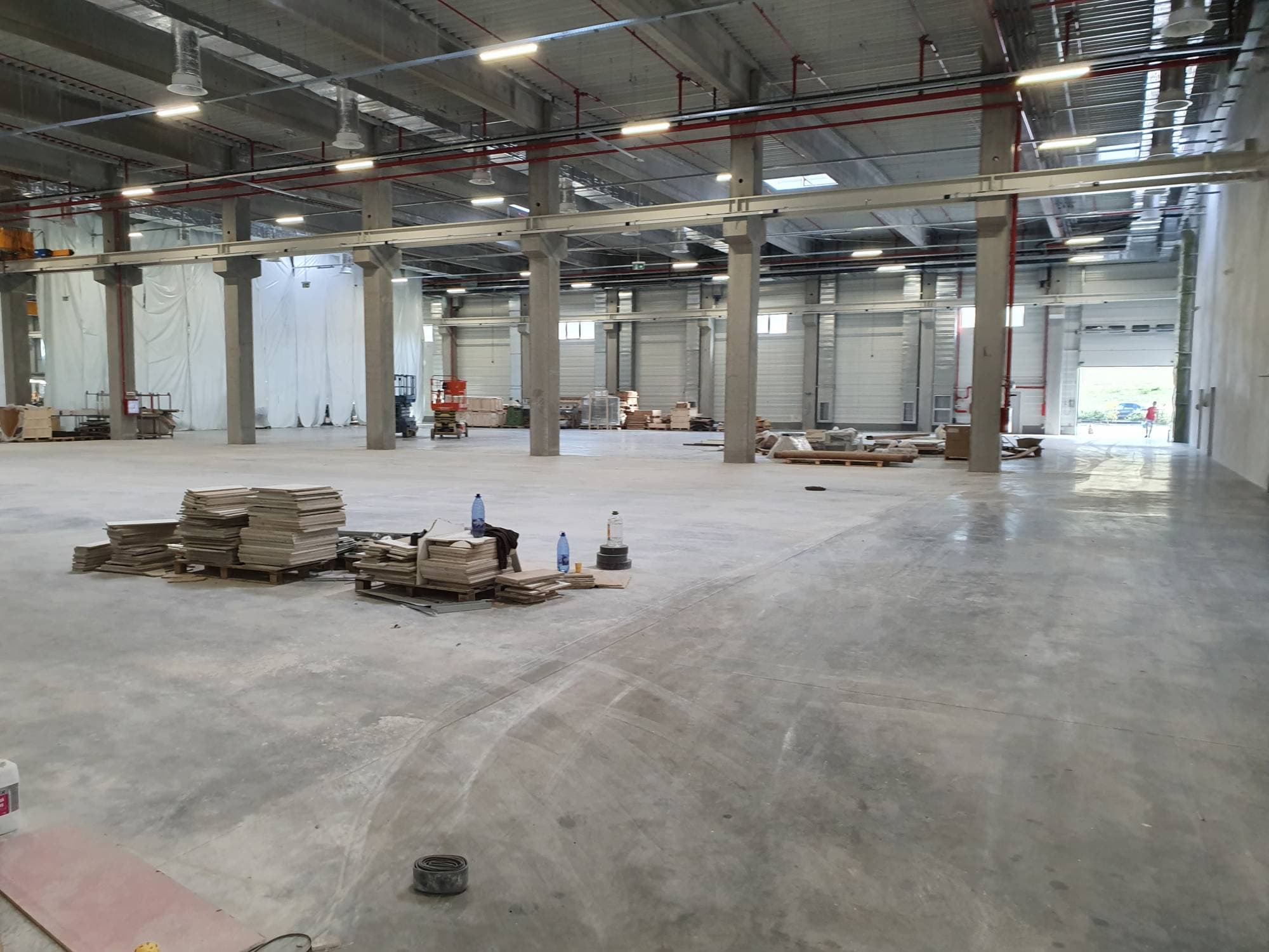 Spălarea Holurilor, Coridoarelor și Scărilor - image 3